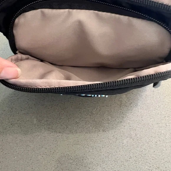 NWT Baggallini Black Triple Zip Bag - Picture 5 of 6